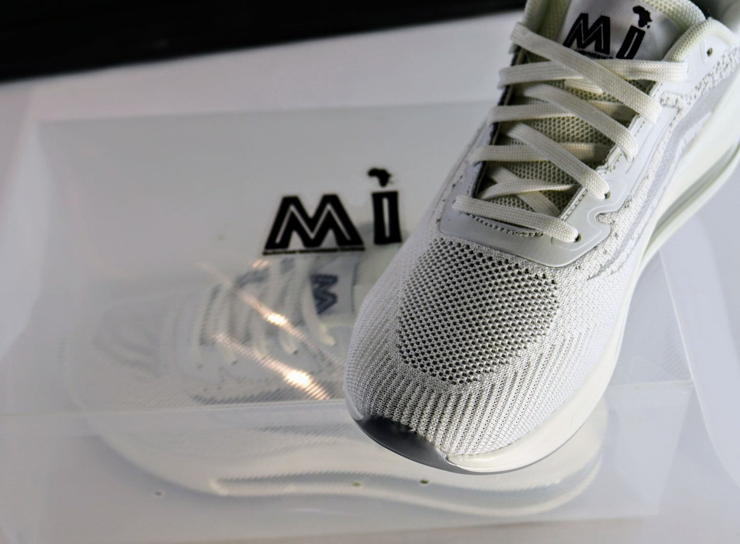 MI 90T  White /Gray  Tennis Shoe 🎾
